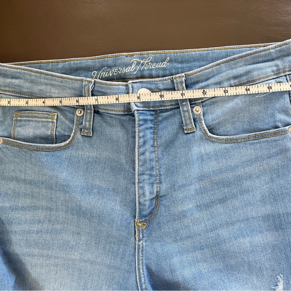 Universal Threads -Great condition distressed jeans! - Picture 9 of 11